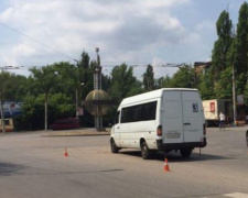 Несовершеннолетний парень в Кривом Роге угодил под маршрутку (ФОТО)