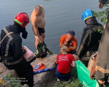 У Кривому Розі рятувальники надали допомогу чоловікові, який впав на велосипеді з пагорба