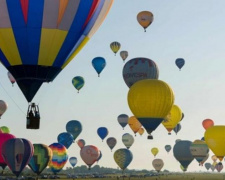 Во Франции проходит фестиваль воздушных шаров (ФОТО+ВИДЕО)