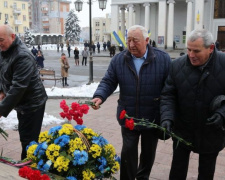 В День Соборности Украины криворожане собрались у памятника Великому Кобзарю (ФОТОФАКТ)