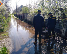 Рятувальники розповіли про підтоплені будинки на Дніпропетровщині: скільки домогосподарств досі у воді