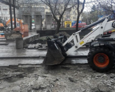 Полным ходом: в Кривом Роге идет ремонт парка имени Богдана Хмельницкого (фотофакт)