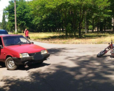 Авария в Кривом Роге: столкнулись «Лада» и мотоцикл «Ява» (ФОТО)