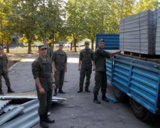 В Кривом Роге национальная гвардия помогает жильцам ликвидировать последствия смерча(ФОТО)