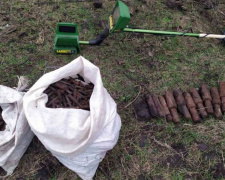 У жителя Днепропетровщины во дворе обнаружили &quot;склад&quot; устаревших боеприпасов (фото)