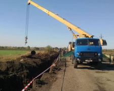 Под Кривым Рогом неизвестные начали резать на металл трубы орошения, вмешались местные жители и  полиция (ФОТО)