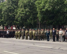 В Кривом Роге на параде учащиеся, которые маршировали в колонне, теряли сознание