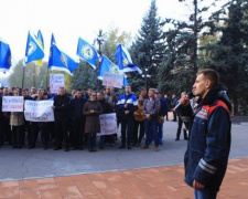 Работники криворожских промпредприятий митинговали против принятия кабального закона №1210 (фото)