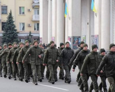 Гвардейцы поддержали акцию и прошлись по центральной улице Кривого Рога (фото)