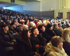 В Кривом Роге женщинам вручили городские награды и подарки (фото)