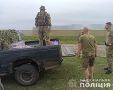 Поліцейські офіцери Дніпропетровщини продовжують доправляти допомогу на фронт