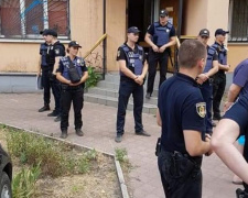 В Кривом Роге сорвали съезд членов коммунистической партии (ФОТО)