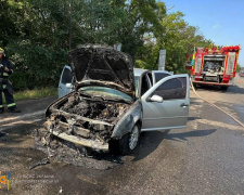 У Кривому Розі вогнеборці ліквідували займання легковика