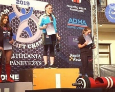 Богатырские игры: криворожанка стала чемпионкой мира по поднятию бревна (фото)