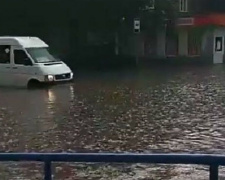 Кривой Рог после дождя превратился в Венецию (фото)