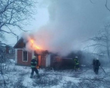 Поджёг или случайность: в Кривом Роге сгорел нежилой дом (ФОТО)