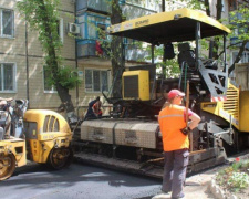 В Кривом Роге продолжают делать дороги и дворы домов (ФОТОФАКТ)