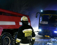 Спасатели Днепропетровщины продолжают оказывать помощь заложникам непогоды (фото)