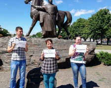 #SaveOlegSentsov: Криворожане провели акцию в поддержку политзаключенного в России Олега Сенцова (ФОТОРЕПОРТАЖ)