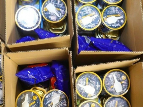 Жителі Авдіївки отримали продуктові набори від Метінвесту