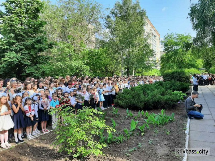 Сегодня в школах Кривого Рога прозвенел последний звонок для 8 тысяч выпускников