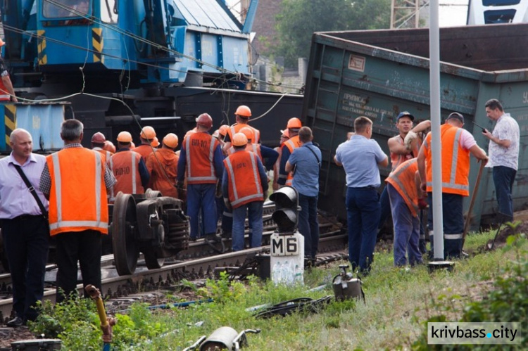 На Днепропетровщине сошли с рельсов 5 вагонов (ФОТО\ВИДЕО)