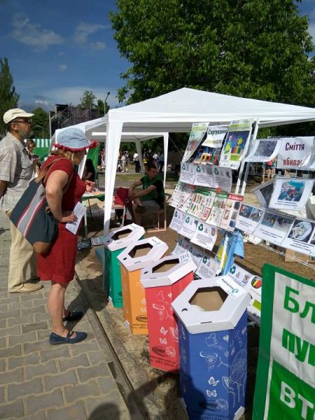 В Кривом Роге во время празднования Дня Европы было собрано большое количество крышек (ФОТО)