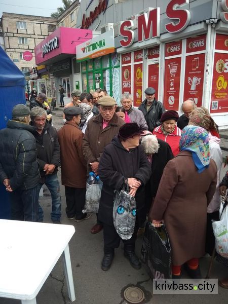 В центре Кривого Рога разбили палатки и бесплатно раздавали еду (ФОТО)