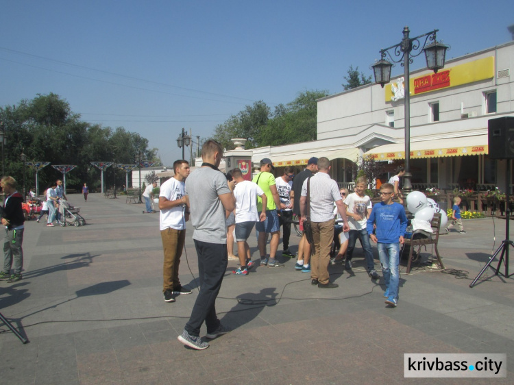 В Кривом Роге отмечают Всемирный день подтягиваний (ФОТО)