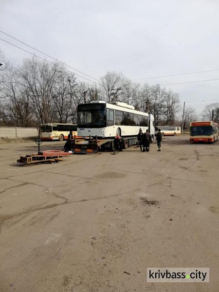 Фотофакт. Ще один новий тролейбус прибув до Кривого Рогу