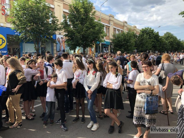 Красота этнической моды: в Кривом Роге прошел парад вышиванок (ФОТО, ВИДЕО)