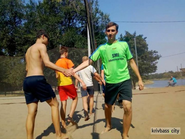 В Кривом Роге прошёл турнир по парковому волейболу (ФОТОРЕПОРАЖ)