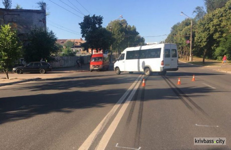 Очередная авария с маршруткой: в Кривом Роге столкнулись два авто (ФОТО)