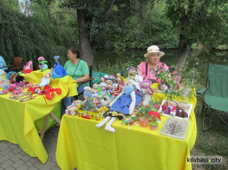 В Кривом Роге проходят массовые купальские гулянья