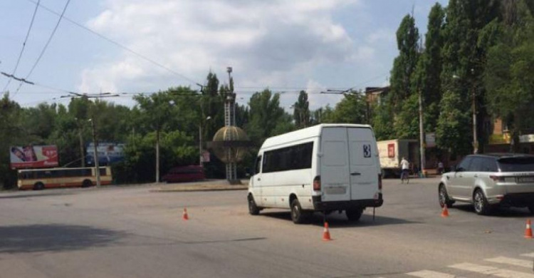 Несовершеннолетний парень в Кривом Роге угодил под маршрутку (ФОТО)