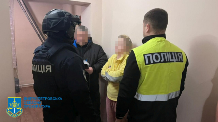 На Дніпропетровщині судитимуть шахрайку, яка представлялась військовим та обкрадала людей