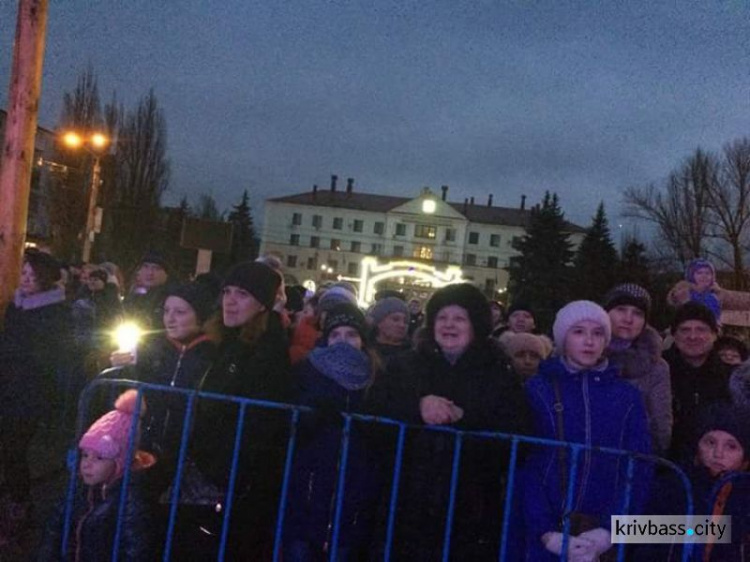 В Покровском районе Кривого Рога отмечали Масленицу народными гуляньями и с традиционными блинами (ФОТО)