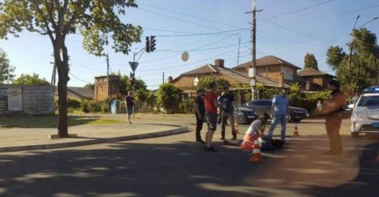 На переходе в Кривом Роге автомобиль сбил женщину (ФОТО)