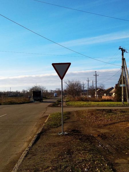 В одном из районов Кривого Рога установили дорожные знаки (фотофакт)