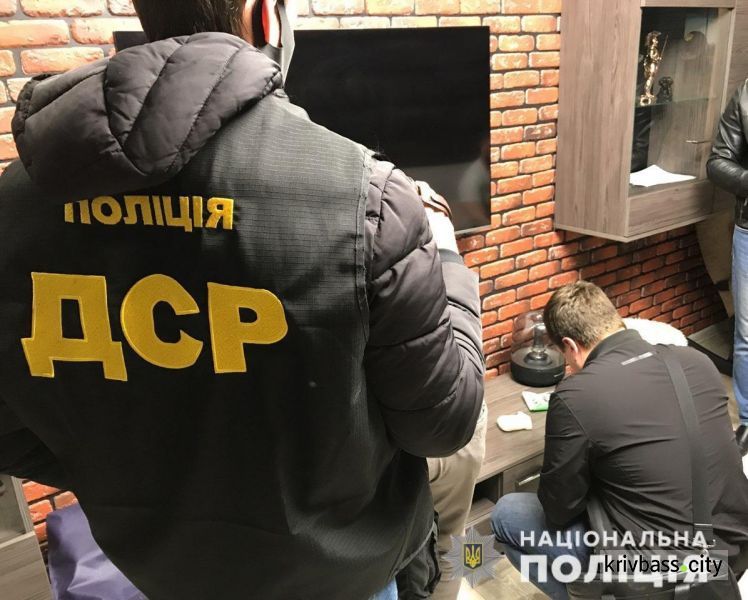 В Кривом Роге бывший сотрудник полиции организовал группировку по сбыту наркотиков