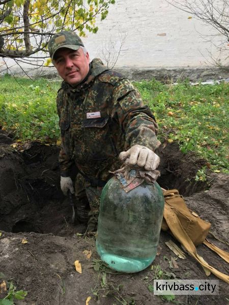 Под Кривым Рогом поисковики откопали необычную находку, насмешившую всю группу