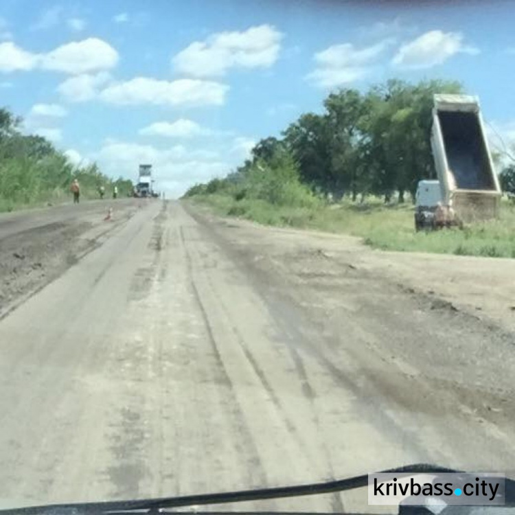 Фотофакт: как ремонтируют трассу Кривой Рог-Днепр