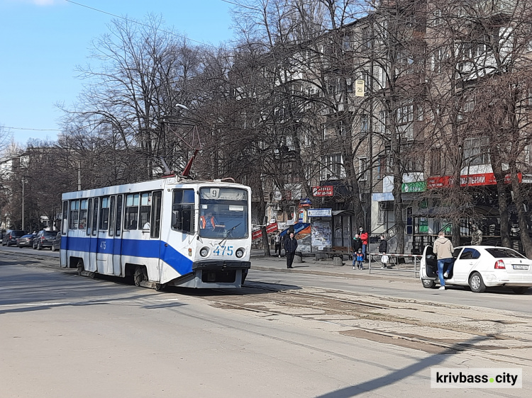 У Кривому Розі перекрили дорогу: не рухається весь транспорт