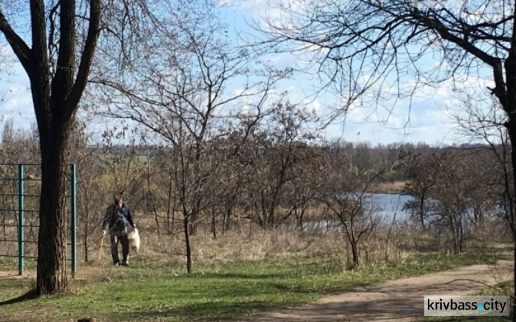 Жители Кривого Рога разгребали свалки (ФОТО)