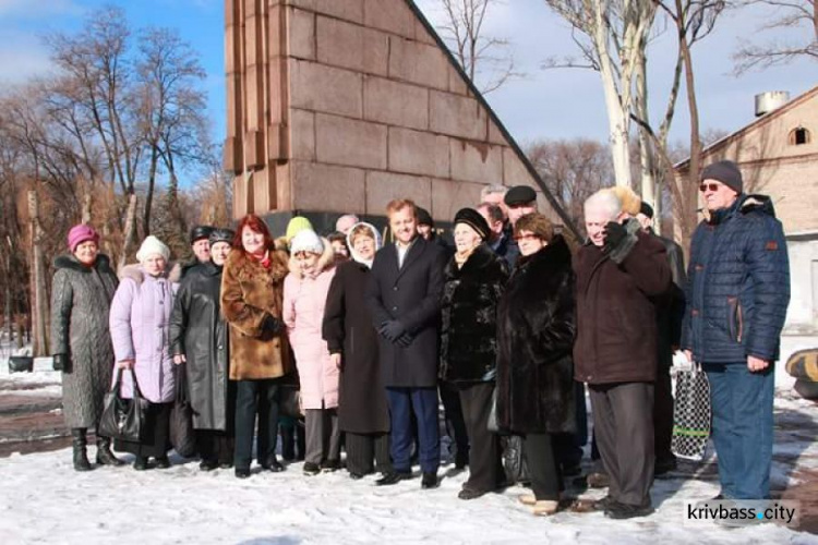 В Кривом Роге обновят мемориальный комплекс и братскую могилу (ФОТО)