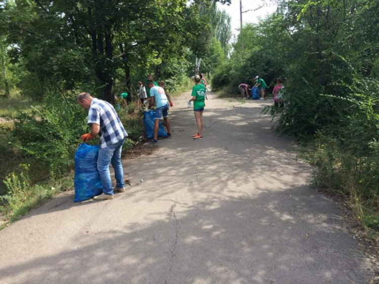 Криворожане присоединились к акции "Наш город - чистый город"  (ФОТО)