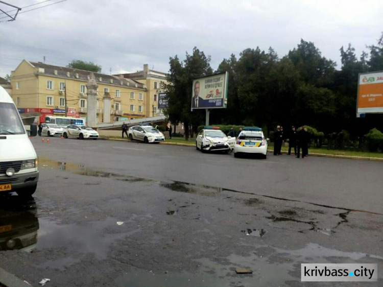 В центре Кривого Рога столкнулись несколько полицейских Toyota Prius (ФОТО)