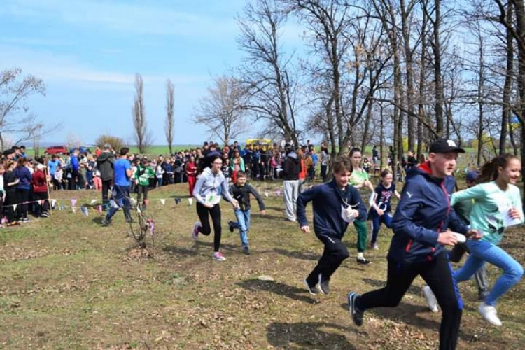 В поисках артефактов: в Кривом Роге прошли соревнования по спортивному ориентированию (фото)