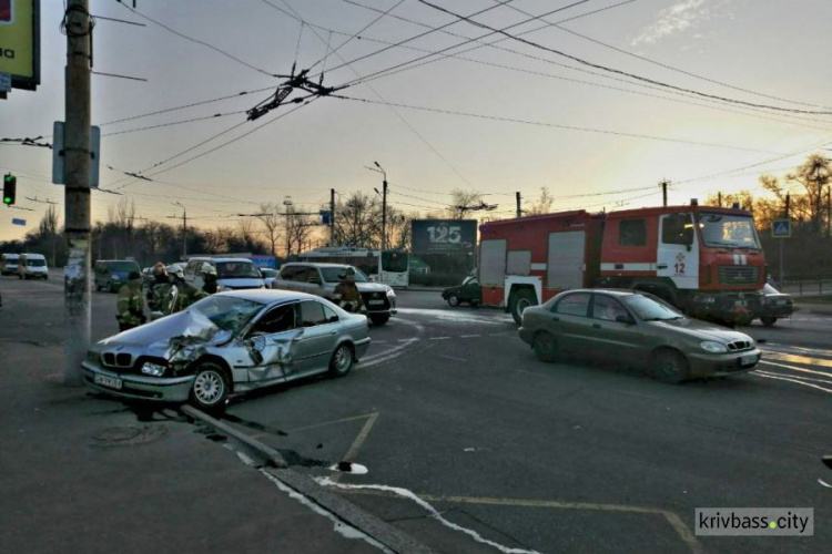 В Кривом Роге машина спасателей, которые ехали на пожар в многоэтажке, попала в ДТП