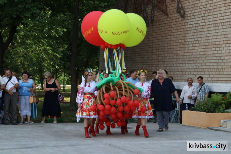 В Кривом Роге стартовал Всеукраинский фестиваль народного творчества «Червона Калина» (ФОТО+ОБНОВЛЕНО)